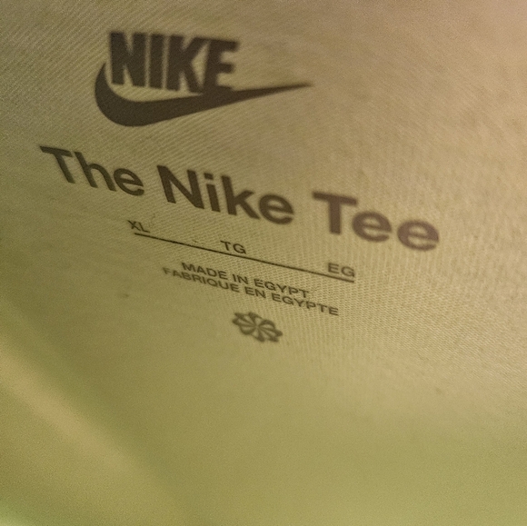 Nike The Nike Tee Center Swoosh Long Sleeve Mens (L) - Picture 2 of 3